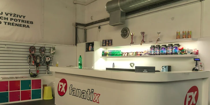 Prenájom squashového kurtu s iontovými nápojmi