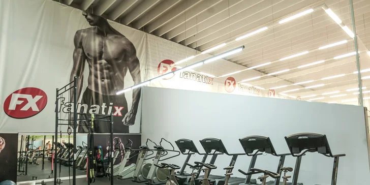 Prenájom squashového kurtu s iontovými nápojmi