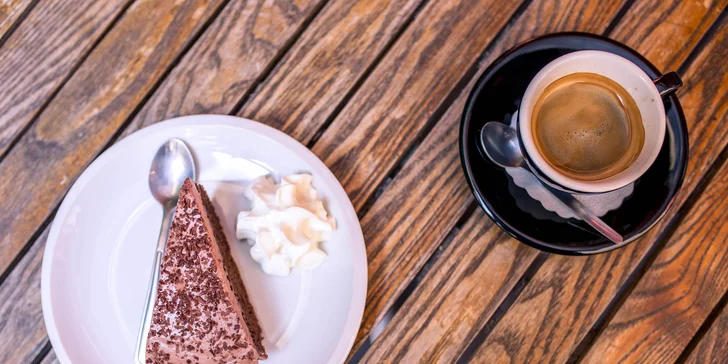 Domáci koláčik podľa výberu a espresso