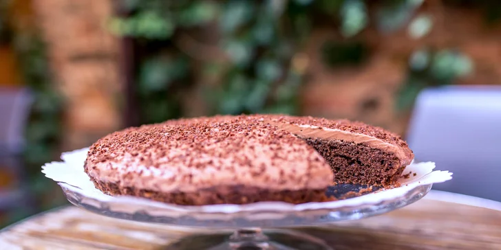 Domáci koláčik podľa výberu a espresso