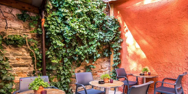 Domáci koláčik podľa výberu a espresso