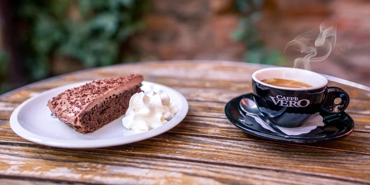 Domáci koláčik podľa výberu a espresso