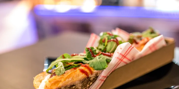Street food menu: Maďarský Hot-Dog s domácou klobásou + nápoj