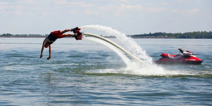 Lietanie nad vodou - úvodný kurz FLYBOARDINGU