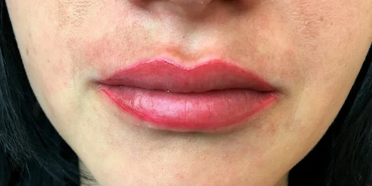 Permanentný make-up pier alebo obočia