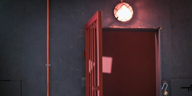 ESCAPE ROOM: Tajomstvá pivnice Wehrmachtu alebo útek z väzenia GRAY