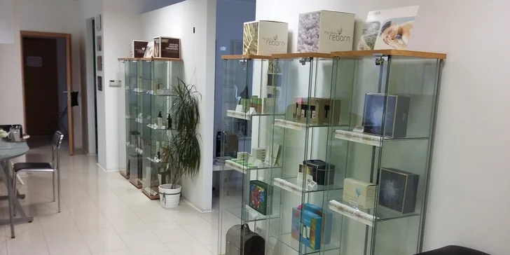 Hĺbkové čistenie pleti skin scrubber s kozm. AHAVA alebo masáž tváre a dekoltu