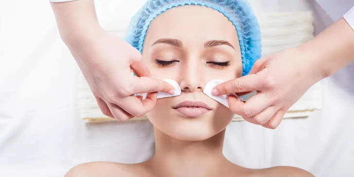 Hĺbkové čistenie pleti skin scrubber s kozm. AHAVA alebo masáž tváre a dekoltu