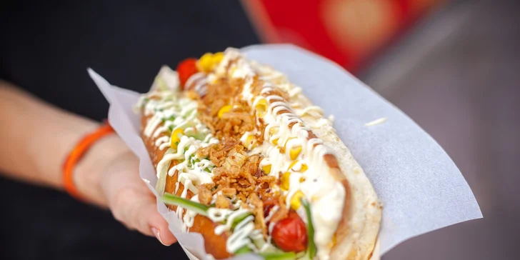 Dva druhy obľúbených domácich hot dogov alebo pivo Bakalář
