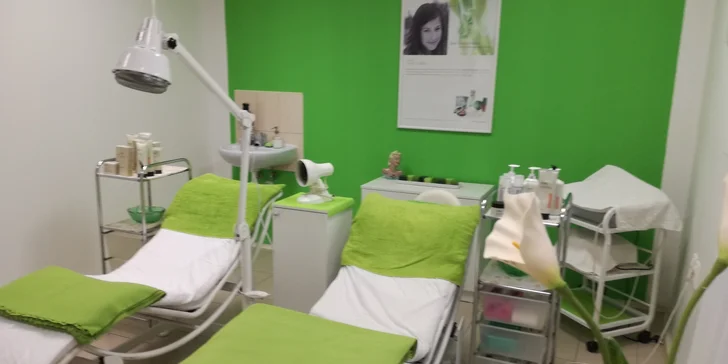 Hĺbkové čistenie pleti skin scrubber s kozm. AHAVA alebo masáž tváre a dekoltu