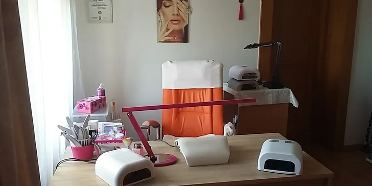 Manikúra alebo gélové nechty v centre mesta