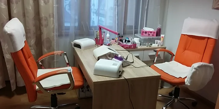 Manikúra alebo gélové nechty v centre mesta