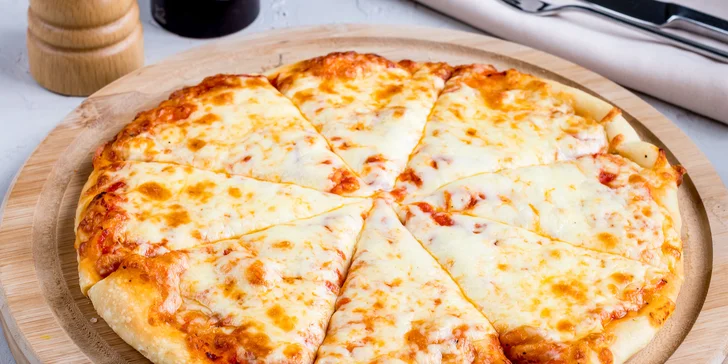 Pizza podľa vlastného výberu, na výber 18 druhov