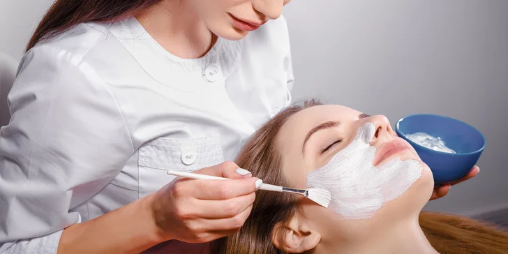 Kozmetické ošetrenie s BIO produktmi a masážou tváre a krku