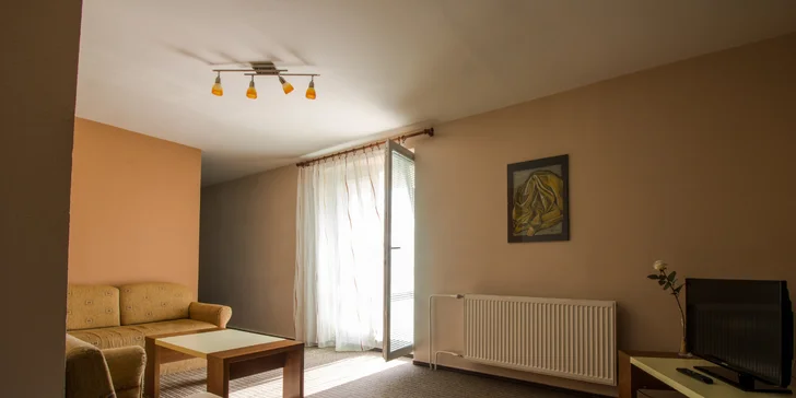 Ubytovanie a raňajky v Hoteli Perla*** pri jazere Zelená voda