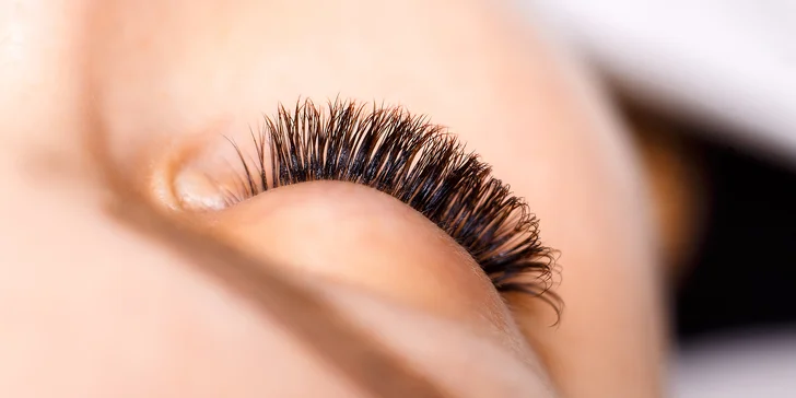 Aplikácia trsov či 3D NANO LASHES mihalníc na 4-6 týždňov
