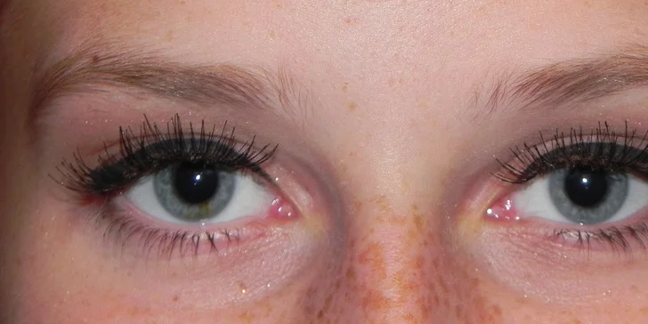 Aplikácia trsov či 3D NANO LASHES mihalníc na 4-6 týždňov