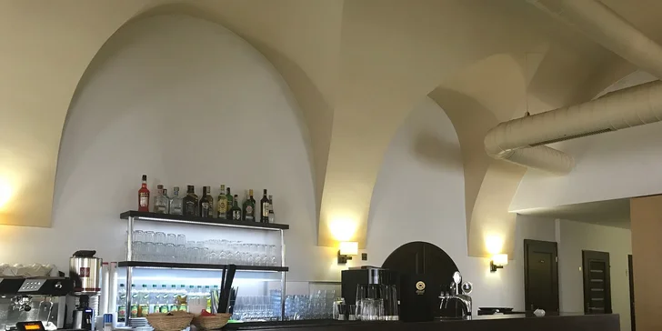 Chutný domáci koláč s kávou