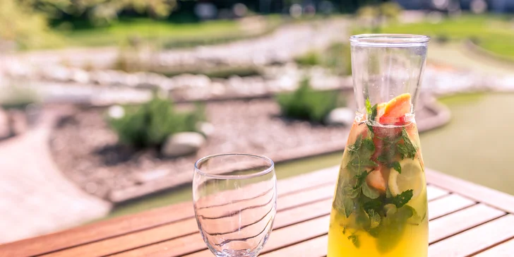 Najväčší outdoorový minigolf pre 2 až 4 osoby s limonádou alebo chutným jedlom