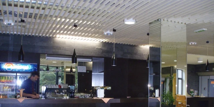 Tri dni pri zjazdovke s bohatou polpenziou, športom, wellness a vínom na izbe