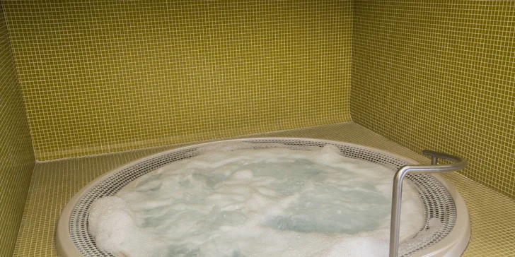 Tri dni pri zjazdovke s bohatou polpenziou, športom, wellness a vínom na izbe