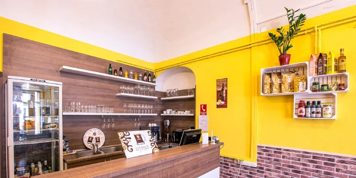 Tvarohový alebo jablkový cheesecake s kávou alebo domácim ľadovým čajom