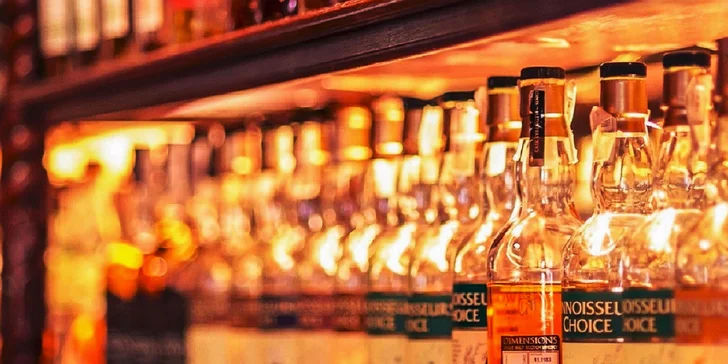 Otvorený voucher na konzumáciu whisky