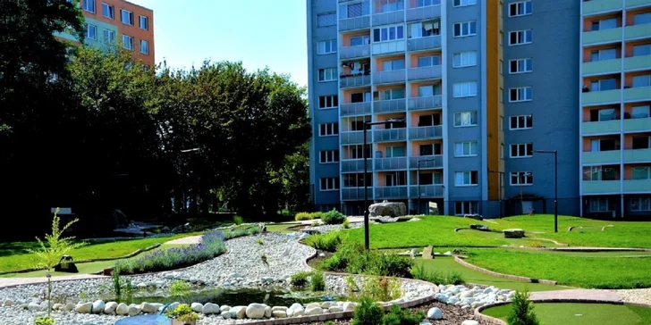 Najväčší outdoorový minigolf pre 2 až 4 osoby s limonádou alebo chutným jedlom