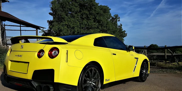 Zážitková jazda športovým automobilom Nissan či Tesla