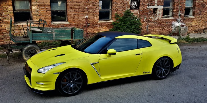 Zážitková jazda športovým automobilom Nissan či Tesla