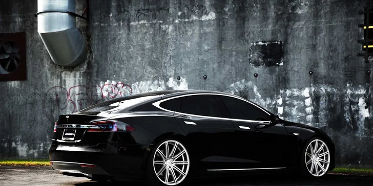 Zážitková jazda športovým automobilom Nissan či Tesla
