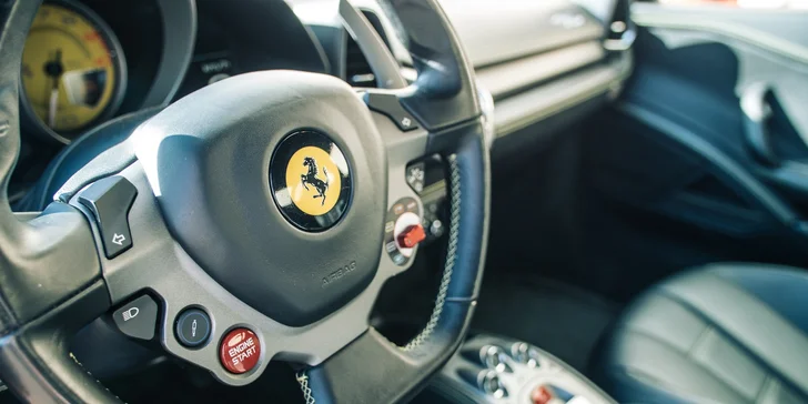 Jazda v novom Ferrari 458 Italia alebo v Lamborghini Gallardo LP560-4 vr. paliva