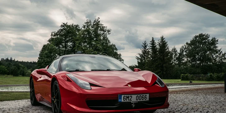Jazda v novom Ferrari 458 Italia alebo v Lamborghini Gallardo LP560-4 vr. paliva