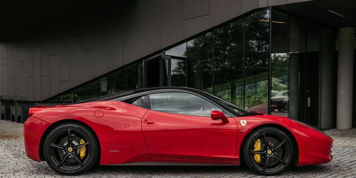 Jazda v novom Ferrari 458 Italia alebo v Lamborghini Gallardo LP560-4 vr. paliva