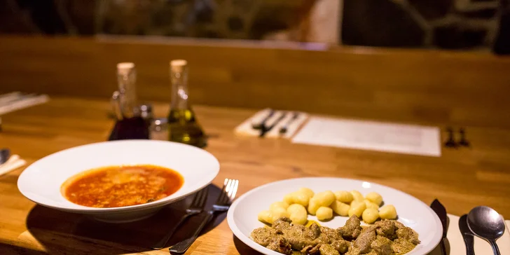 Medailóny z panenky s pestom a sušenými paradajkami a zemiakové gnocchi