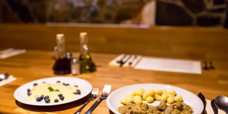 Medailóny z panenky s pestom a sušenými paradajkami a zemiakové gnocchi