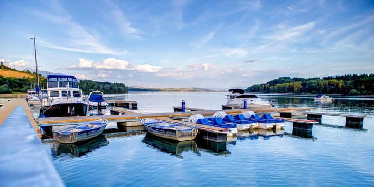 Luxusné vily pre 4 - 6 osôb na brehu Liptovskej Mary s wellnes a plavbou na motorovom člne