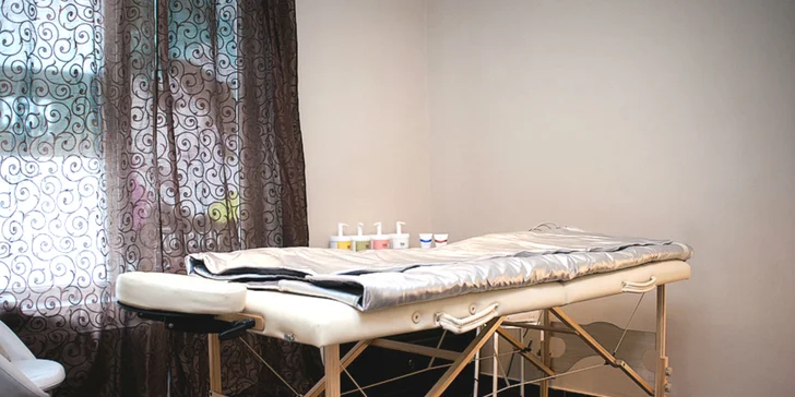 Kyslíkové ošetrenie s výživným sérom alebo masáž tváre a dekoltu s maskou