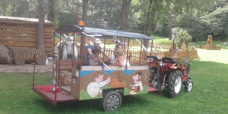 Lekcie jazdenia na koni alebo jazda na vlečke ťahanej traktoríkom