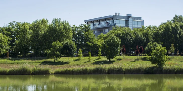 Pobyt pre dve osoby s polpenziou a wellness v Hoteli Kormorán