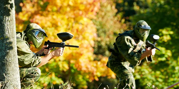 Tri hodiny paintballu - masové vyhladenie stresu
