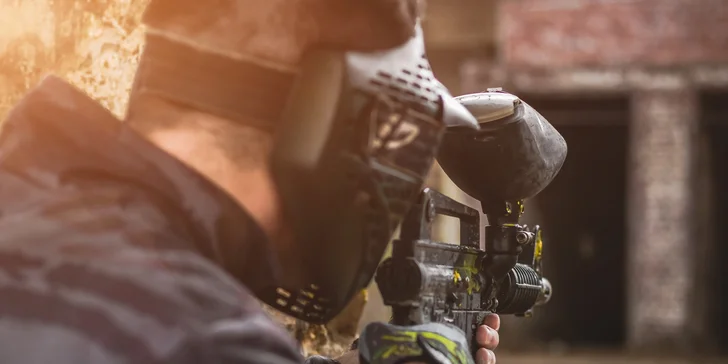Tri hodiny paintballu - masové vyhladenie stresu