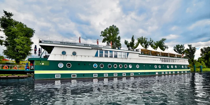 Romantický pobyt na vlnách Vltavy s wellness a večerným fish & grill rautom