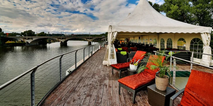 Romantický pobyt na vlnách Vltavy s wellness a večerným fish & grill rautom