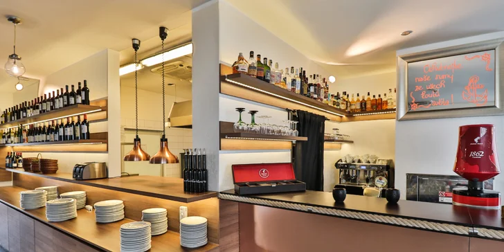 Romantický pobyt na vlnách Vltavy s wellness a večerným fish & grill rautom