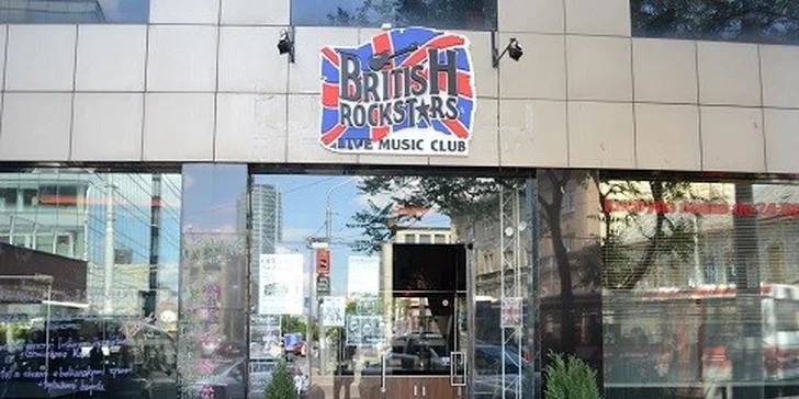Nové burgre v klasickej americkej sladkej žemli v British Rock Stars