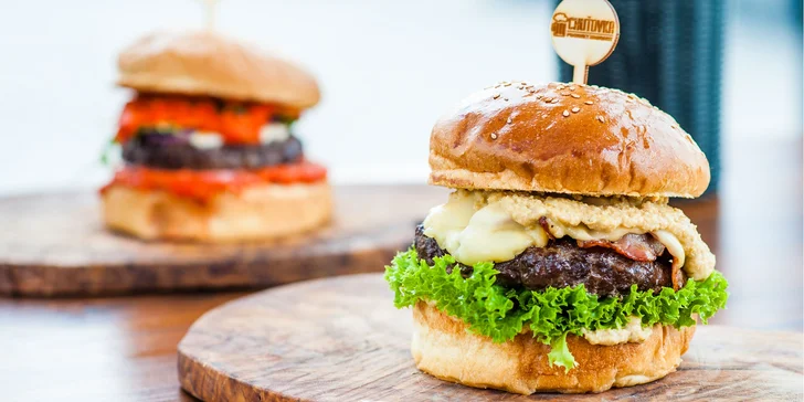 Super hot burger alebo burger z lahodného jahňacieho mäsa