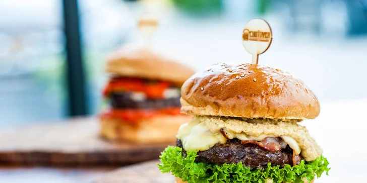Super hot burger alebo burger z lahodného jahňacieho mäsa