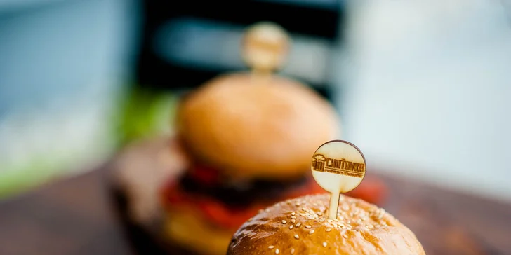 Super hot burger alebo burger z lahodného jahňacieho mäsa