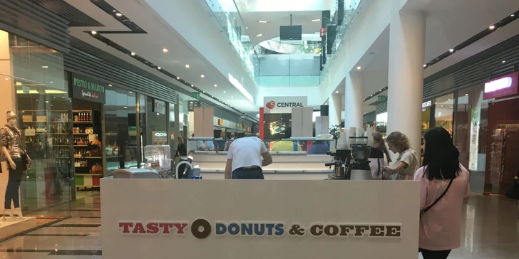 Skvelé donuty a káva v Tasty Donuts v obchodnom centre Central